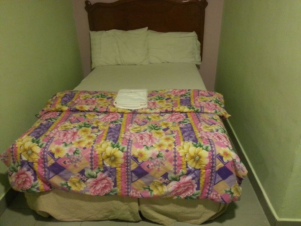 Oyo 89584 Hotel Sahara Kuala Kubu Baharu Kültér fotó